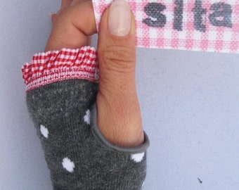 Cuffs, arm warmers with thumb hole - gray dots