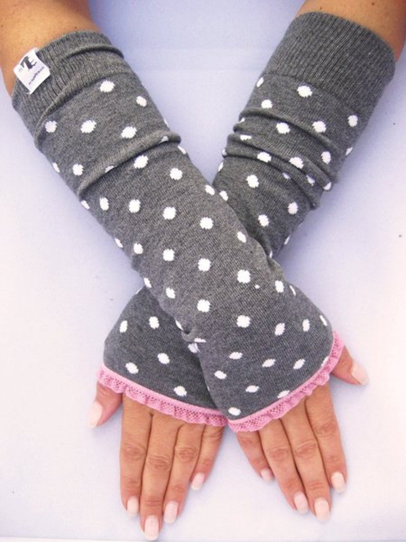 Arm warmers, fingerless gloves in gray dots, pink ruffle image 1