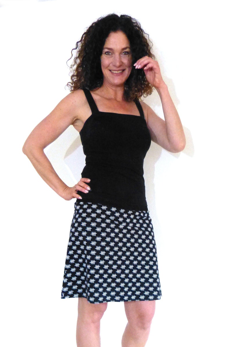 Waistband skirt in A-shape black, white with organic pattern image 2