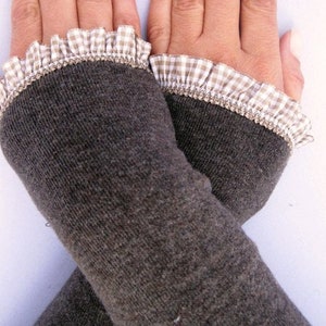 Cuffs, arm warmers, wrist warmers brown ruffle image 2