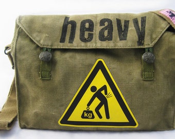 Bolsa resistente, reciclada, color oliva.