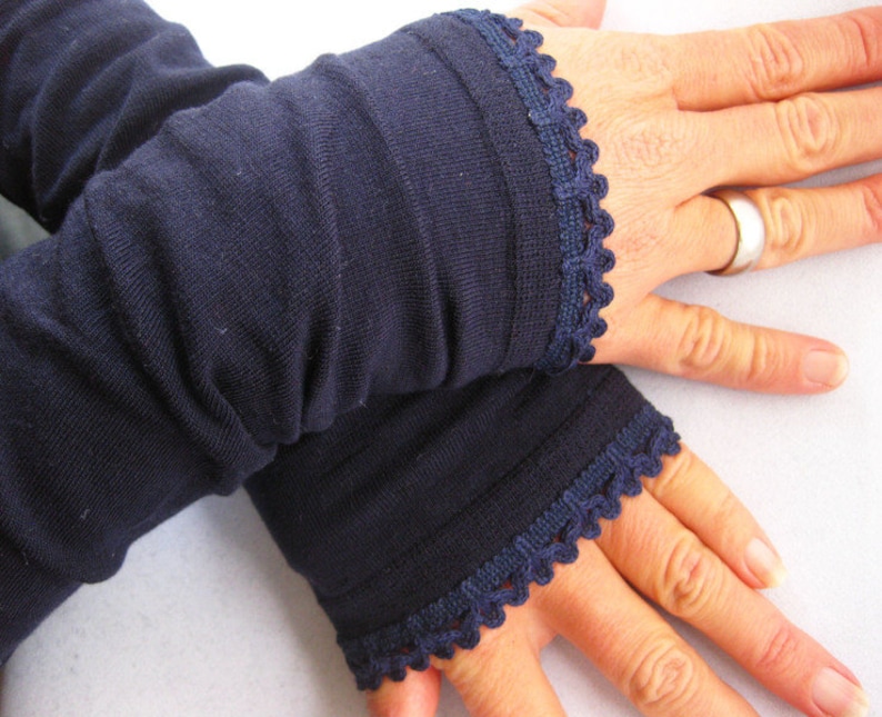 Arm warmers, fingerless gloves in navy blue with blue trim image 2