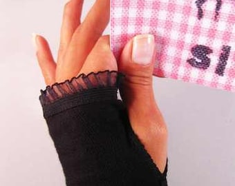 Arm warmers, fingerless gloves in black with thumb hole