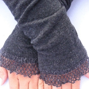 Arm warmers, fingerless gloves in dark gray with wool ruffles image 2