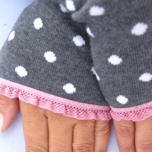 Arm warmers, fingerless gloves in gray dots, pink ruffle image 2