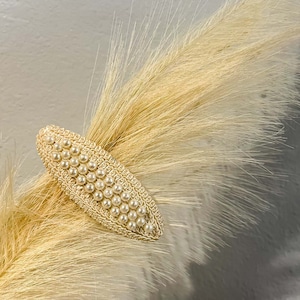Vintage Cream and Pearl Hair Clip : Barrette 1980&#39;s 1990&#39;s Textured Ivory and Faux Pearl Hair Barrette Oval