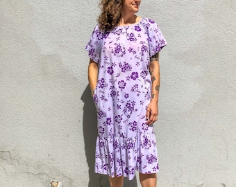 Medium Vintage Hawaiian Floral Dress : Lavender Purple Floral Sun Dress