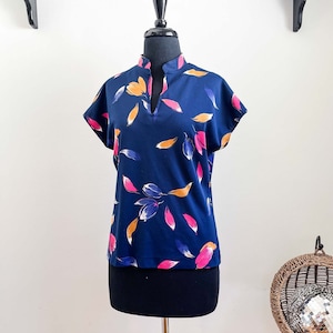 Small - Medium Vintage Floral Blouse : 1970s Polyester Navy with Flowers and Petals