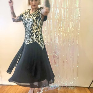 Medium Vintage Black and Gold Dress : John Roberts 1980s