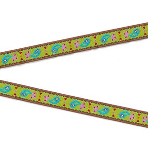 ANIMAIS/Pássaros B-07-A Fita Jacquard de Poliéster com 1/2" de largura (13 mm) Fax, Fabricado na Alemanha, Estreito, Fundo Verde-limão com Pássaros Turquesa