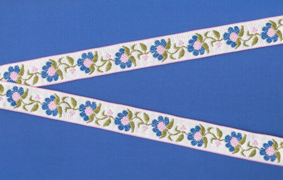 FLORAL D-05-B Jacquard Ribbon Poly/Cotton Trim, 3/4" Wide (20mm) Blue Sunflowers, Pink Centers & Green Leaves on White