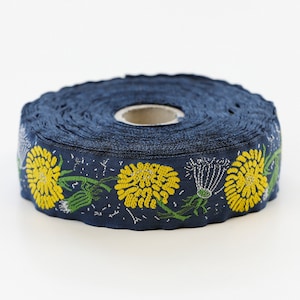 KAFKA F-03 / 03 Jacquard Band gewebt Bio Baumwolle Zierleiste 1 &quot;breit (25 mm) Marine Hintergrund w / Gelbe & Weiße Pusteblumen, Grüne Blätter
