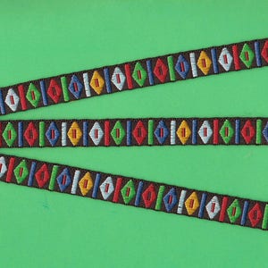 GEOMETRIC B-12 Jacquard Band Polyester Zierleiste 1/2 &quot;breit (13 mm) Schwarzer Hintergrund, Blau / Rot / Gold / Grün / Blau Rauten Formen & Linien