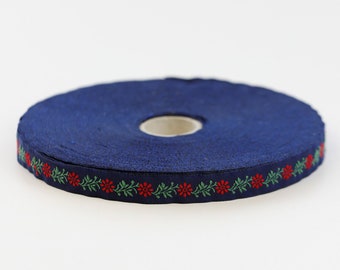 KAFKA A-02/19 Nastro jacquard in cotone organico intrecciato con finiture da 7/16" di larghezza (10 mm) sfondo blu scuro con fiori rossi, foglie verdi