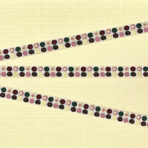 Cinta de jacquard GEOMÉTRICA A-19-A con ribete de poliéster, 3/8" de ancho (9 mm), fondo marfil con puntos y estrellas verdes, rosas, beige y marfil