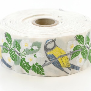 KAFKA H-12/06 Jacquardlint geweven biologisch katoenen rand 40 mm 1-1/2" breed (40 mm) ivoor met blauwe en gele mees Vogels, witte kersenbloesems