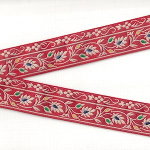 Nastro jacquard in poliestere FLORAL G-11-D, larghezza 1-3/8" (34 mm), prodotto in Francia, rosso con volute/foglie/viti color marrone chiaro, accenti blu navy/giallo/verde