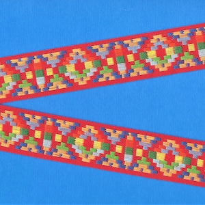 Cinta Jacquard NATIVE AMERICAN G-03-D de poliéster/algodón, 1-1/8" de ancho (28 mm), roja con diseño tribal multicolor primario brillante, precio cortado a medida