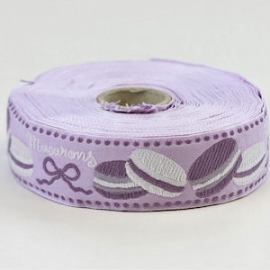Cinta Jacquard KAFKA F-09/03 de algodón orgánico tejido con ribete de 1" de ancho (25 mm) Colección PARIS - ¡Galletas macarrones blancas con morados y lilas!