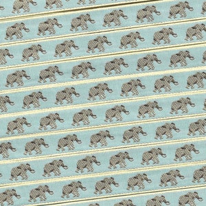 DIEREN/dieren in het wild A-01-A Jacquardlint Polyversiering 9 mm 3/8" breed VINTAGE Made in France Tankleurige olifanten Bruine accenten op lichtblauw