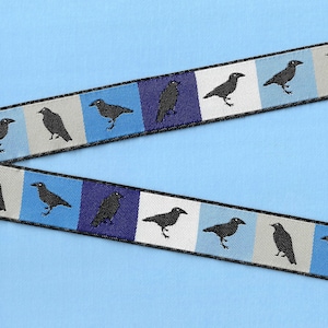 ANIMAIS/Pássaros RDS 21-D Fita Jacquard Poliéster com 22 mm de largura (7/8") NOVO 2023! "Winter Ravens" Tons de Azul/Bege e Branco