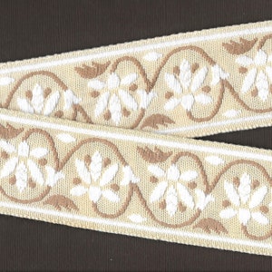Nastro jacquard floreale K-08-A, passamaneria in cotone francese, larghezza 2" (50 mm), sfondo beige VINTAGE con fiori bianchi e viticci/foglie color marrone chiaro, tagliato su misura