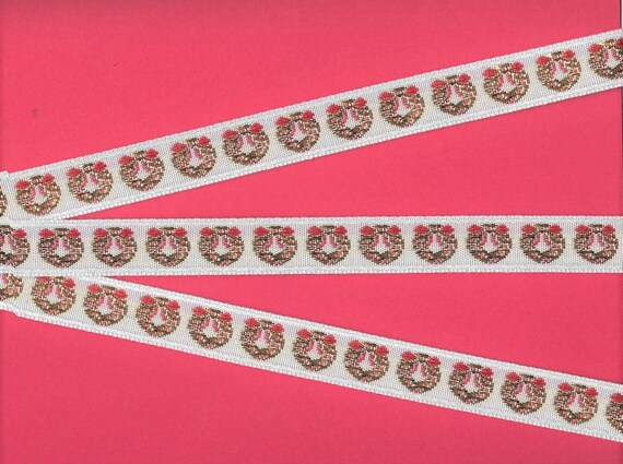 HOLIDAY C-18-B Jacquard Ribbon Poly Trim 5/8" Wide (16mm) VINTAGE White w/Gold Metallic Wreaths Red Bows & Berries