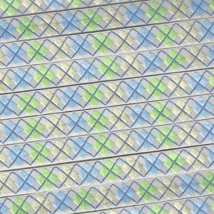 GÉOMÉTRIQUE A-04-C Ruban Jacquard, bordure en polyester, 3/8 po. de large (9 mm) Motif à losanges, ivoire avec bleu clair, losanges crème et citron vert, touches de bleu