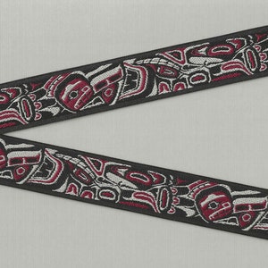 NATIVE AMERICAN E-10-B Ruban Jacquard Bordure en poly 7/8 po. de large (22 mm) Fond noir Tlingit dans les tons bordeaux/gris