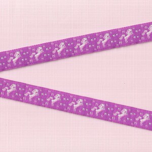 KINDER Märchen C-12-A Jacquard Band Poly Trim 5/8 "breit (16 mm) lila Hintergrund mit Sternen und Pink & weiße Einhörner