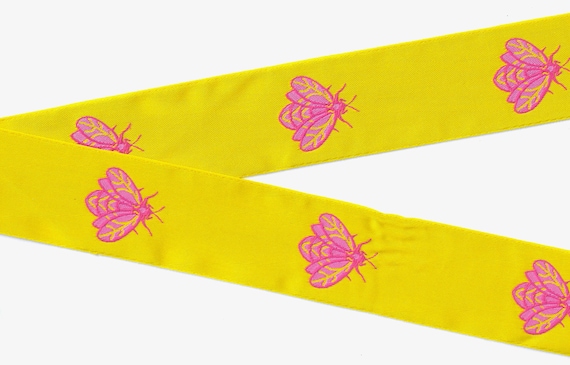 INSECTS H-10-B Jacquard Ribbon Poly Trim 1-1/2" wide (38mm) Bight Yellow w/Large Pink Bees