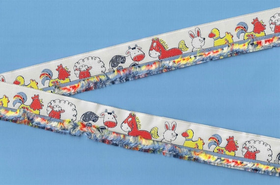 ANIMALS/Farm G-01-A Jacquard Ribbon Poly Trim 1-3/8" wide (34mm) VINTAGE Made in Spain White w/Barnyard Animals Short Fringe