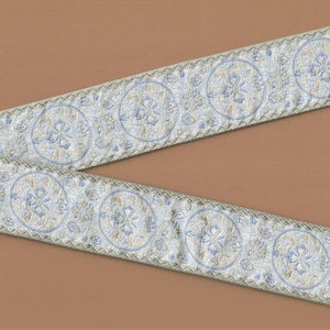 BLOEMEN H-06-B jacquardlint met polyversiering 41 mm (41 mm) VINTAGE Made in France, tinten beige en lichtblauw medaillon bloemen, op maat gesneden