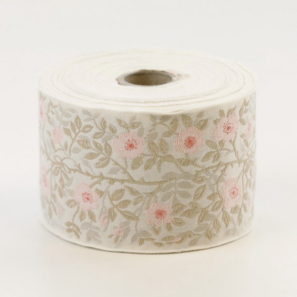 KAFKA L-01/70 ruban jacquard en coton biologique tissé 60 mm (2,3/8 po.) ivoire, roses sauvages rose pâle et pêche, feuilles taupe