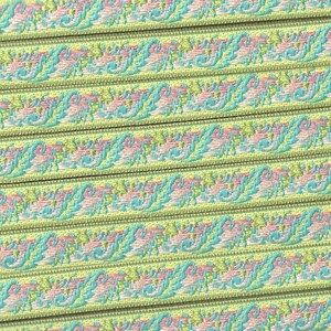 BLOEMEN B-08-C Jacquardlint geweven poly trim 1/2" breed (13 mm) uit Frankrijk, barok "veer"-ontwerp in limoen, turkoois en roze