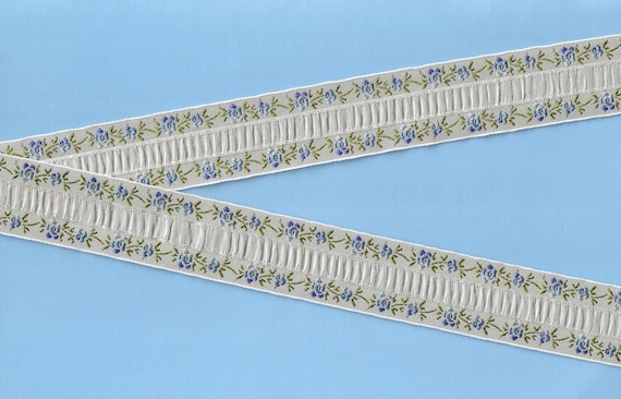 FLORAL F-53-A Jacquard Ribbon Poly Trim 1" wide (25mm) VINTAGE, Made in France, Ivory Background Shirred Center with Variegated Blue Flowers