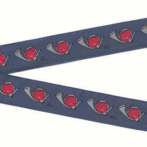 ESPORTES/Caça à Raposa E-01-A Jacquard Ribbon Rayon Trim 15/16" de largura (24 mm) VINTAGE e Raro, Fundo Marinho com Cabeça de Raposa Vermelha e Chifre Cinza