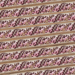 Cinta de jacquard FLORAL B-08-B con ribete de poliéster tejido de 1/2" de ancho (13 mm) de Francia, diseño barroco de "plumas" en burdeos, rosa y caramelo
