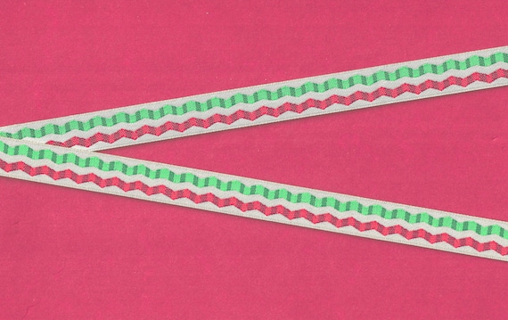 HOLIDAY C-10-A Jacquard Ribbon Poly Trim 5/8" wide (16mm) VINTAGE, LFNT Ivory Satin w/Red & Green "Wave" Design, Ribbon Candy