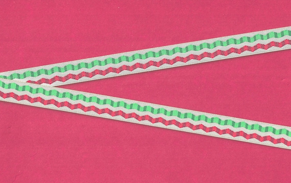 HOLIDAY C-10-A Jacquard Ribbon Poly Trim 5/8" Wide (16mm) VINTAGE, LFNT Ivory Satin w/Red & Green "Wave" Design, Per Yard