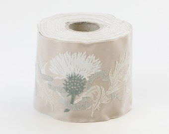 Nastro Jacquard KAFKA K-01/05 in cotone biologico, larghezza 50 mm, beige con cardi bianchi