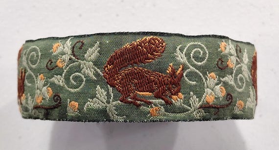 KAFKA G-34/05 Jacquard Ribbon Organic Cotton Trim 1-1/4" wide (32mm) Green w/Brown Squirrels