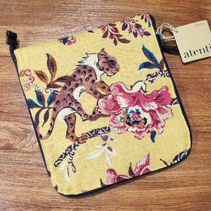 Bolsas artesanales ATENTI "LEONESSA" amarillas con tigre y flores, organizador, estuche grande con cremallera para agujas, brochas y materiales de arte. Hecho en EE. UU.