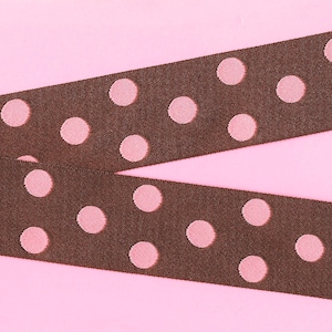 POLKA DOTS H-23-A Jacquard Band Poly Trim 1-1 / 2 "breit (38 mm) REVERSIBLE Schokoladenbrauner Hintergrund mit hübschen rosa Polka Dots