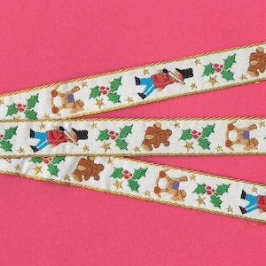 HOLIDAY D-02-A Fita Jacquard de Poliéster com 3/4" de largura (20 mm) Quebra-nozes/Azevinho/Cavalos/Ursos em Creme com Detalhes Metálicos