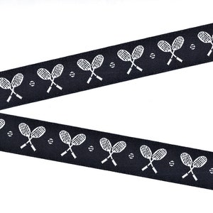 ESPORTES/Tênis E-02 Fita Jacquard Poliéster Acabamento 7/8" de largura (22 mm) Fundo Azul-marinho escuro com raquetes de tênis brancas e bolas de tênis