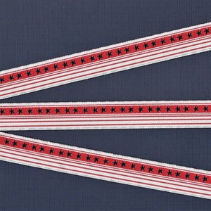 JULIO/VACACIONES C-01 Cinta de jacquard con ribete de poliéster de 5/8" de ancho (16 mm) Fondo blanco Rayas rojas y blancas Estrellas azul marino Motivo del 4 de julio REMANENTE