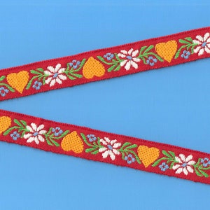 HARTEN/BLOEMEN D-21-A Jacquardlint geweven katoenen rand (20 mm) Rood met gele harten, witte en blauwe edelweiss, groene bladeren