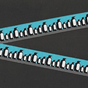 ANIMALES/Agua E-08-A Cinta de jacquard con ribete de poliéster, 7/8" de ancho (22 mm), fondo verde azulado, borde gris, familia de pingüinos en blanco y negro