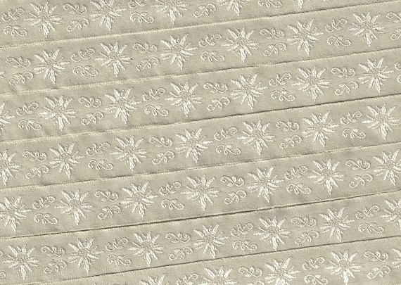 KAFKA C-03/06 Jacquard Ribbon Organic Cotton Trim 5/8" wide (16mm) Lt Beige w/White Edelweiss Flowers